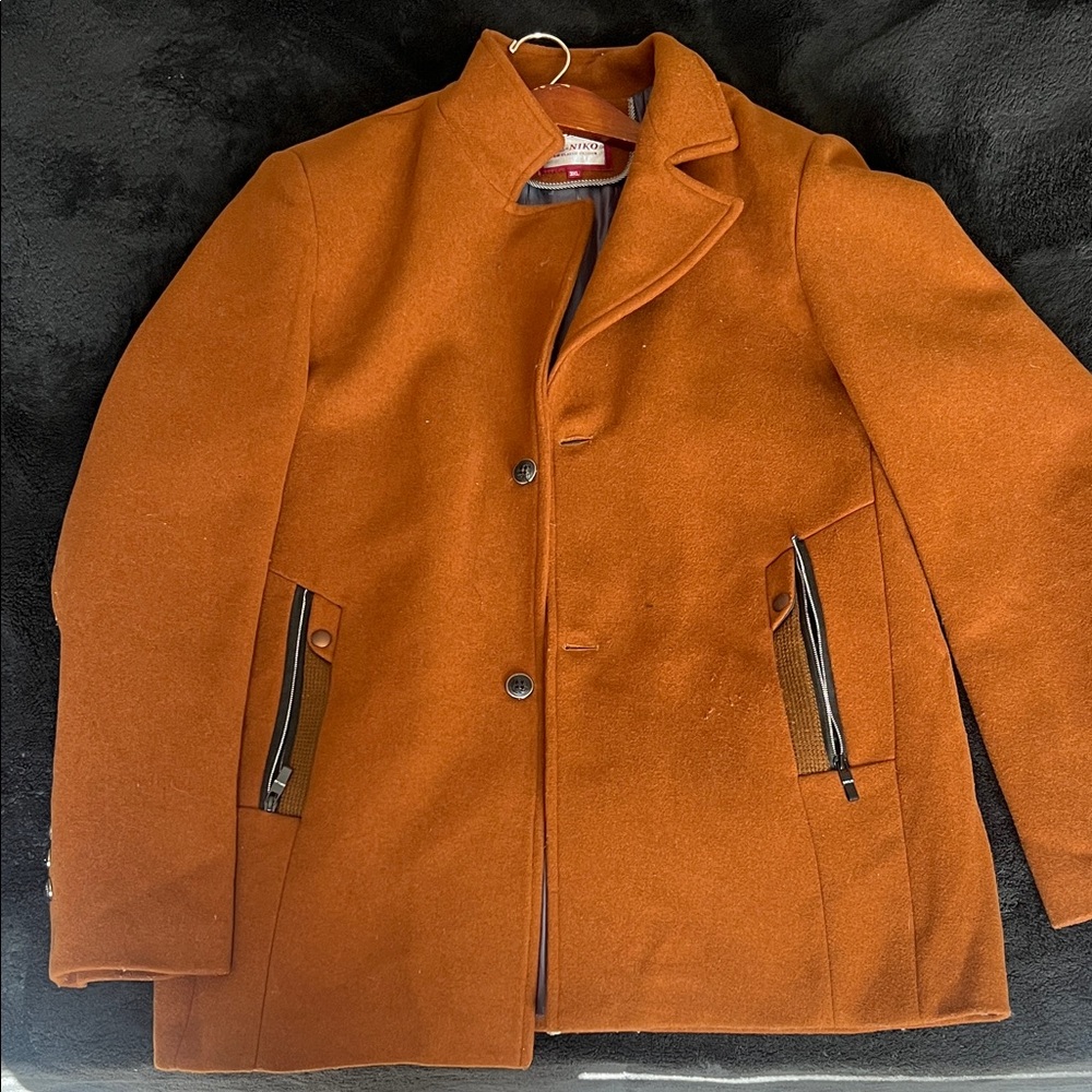 DE-NIKO Brown coat with pockets